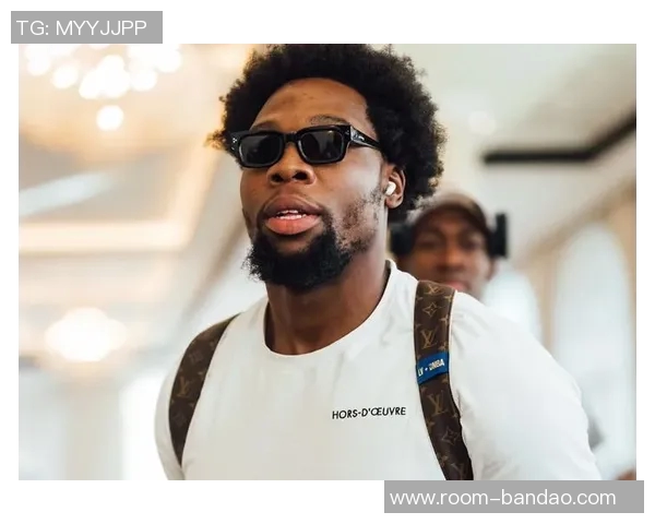 德怀特鲍威尔盛赞弗拉格新秀赛表现称其未来无限可能